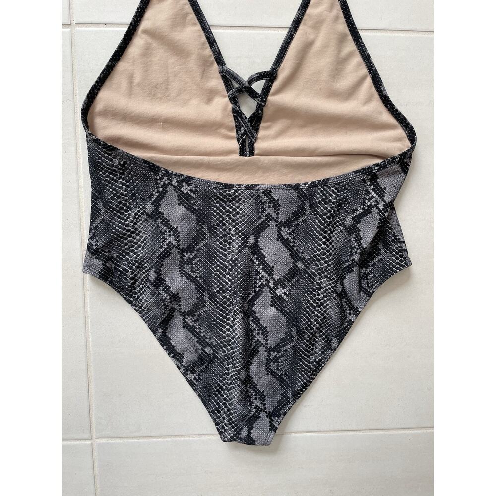 Fredrick's of Hollywood Swim One Piece Swimsuit Snake Print Beach Summer - Picture 6 of 7